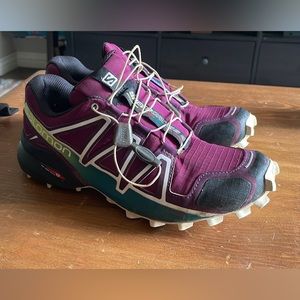 Trail running shoes